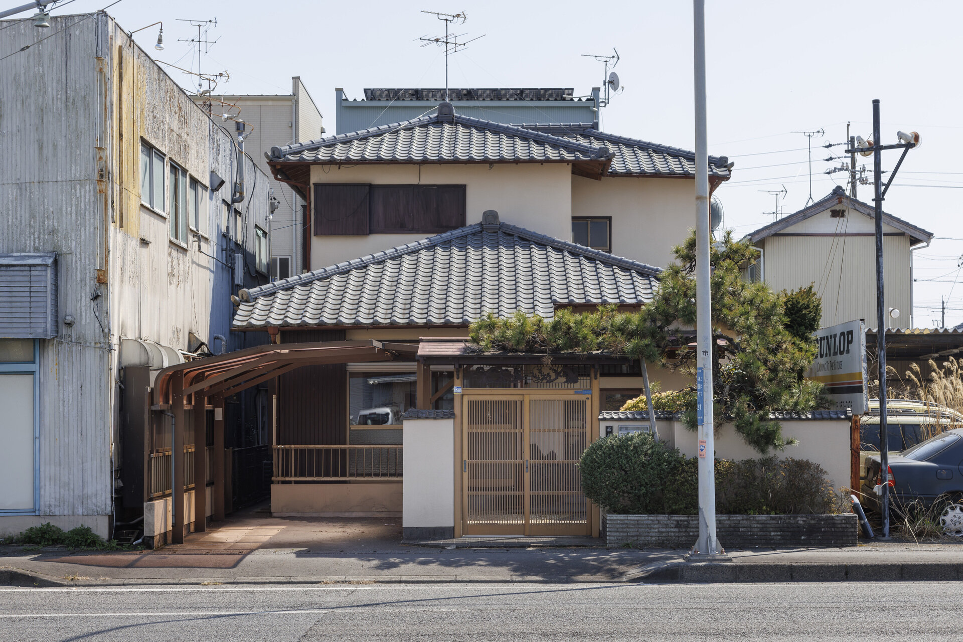 昭和の趣が残る外観を現代的な和モダンにリノベーション