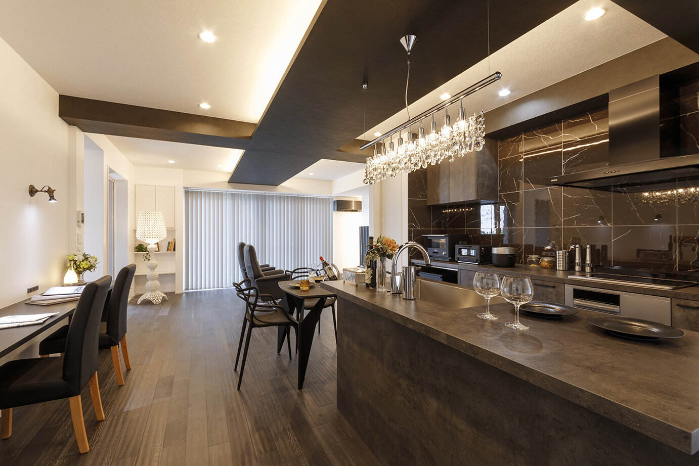 畳敷の和室を開放感あふれるスタイリッシュな空間に